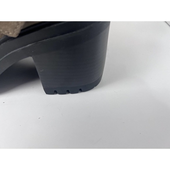 Kenneth Cole “Rhode” Suede Ankle Boots Double Buckle Lug Polar Grip Sole Size 8 - Picture 7 of 13